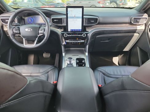 Used 2023 Ford Explorer Platinum w/ Technology Package AWD/4WD image 14