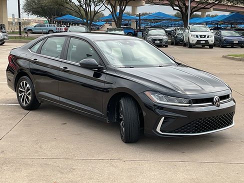 Used 2025 Volkswagen Jetta S image 4