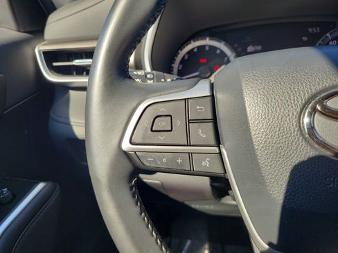 Used 2023 Toyota Highlander XLE FWD image 21