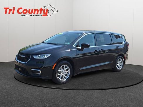 Used 2024 Chrysler Pacifica Touring-L FWD image 2