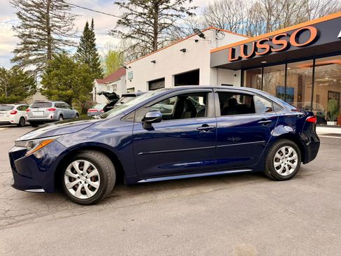 Used 2020 Toyota Corolla LE FWD image 3