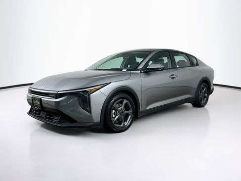 Used 2025 Kia K4 FWD image 3