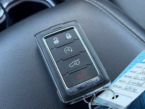 Used 2025 Jeep Grand Cherokee Limited AWD/4WD image 39