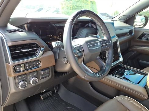 Used 2025 GMC Yukon Denali Ultimate w/ LPO, Floor Liner Package AWD/4WD image 18