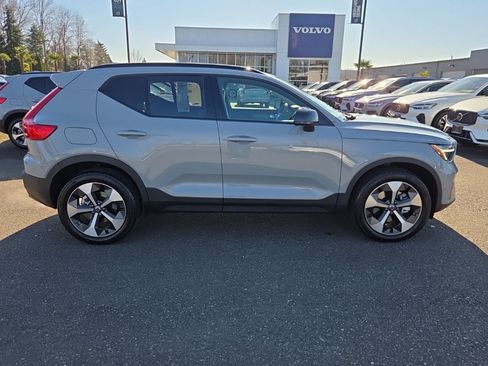 New 2026 Volvo XC40 B5 Plus w/ Protection Package Premier image 9