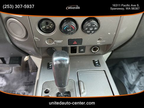 Used 2004 Nissan Titan LE w/ (Tow) Big Tow Pkg image 11
