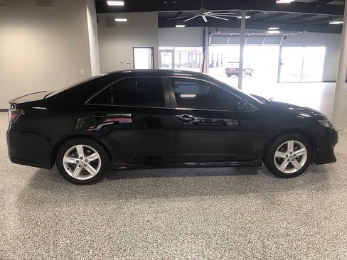 Used 2014 Toyota Camry SE FWD image 6