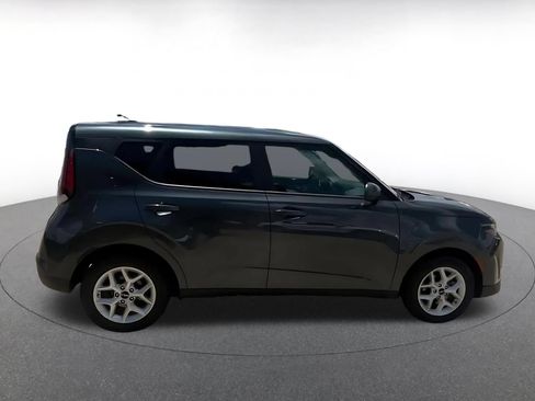 Used 2025 Kia Soul LX w/ LX Technology Package FWD image 16