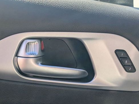 Used 2023 Chrysler Pacifica Touring-L w/ S Appearance Package image 13