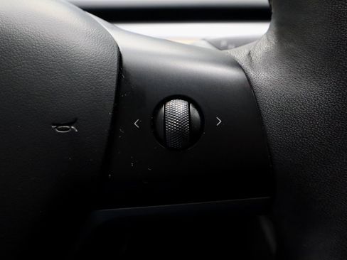 Used 2023 Tesla Model Y Long Range image 31