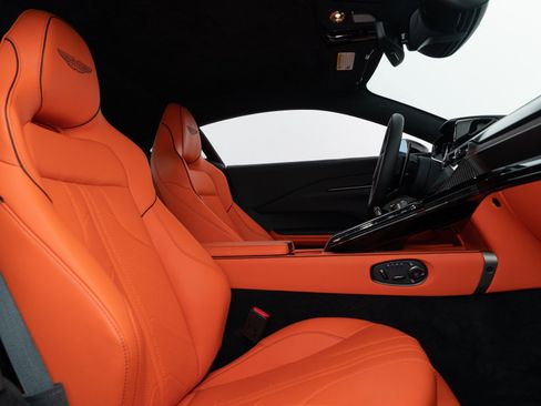 Used 2025 Aston Martin V8 Vantage Coupe image 21