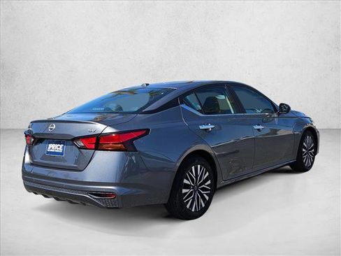 Used 2024 Nissan Altima 2.5 SV FWD image 4