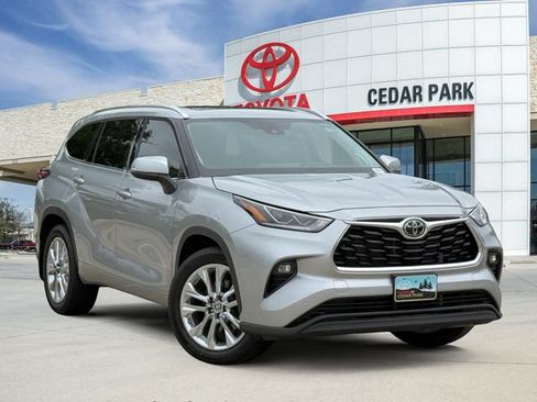 Used 2023 Toyota Highlander Limited FWD image 1
