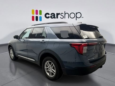 Used 2025 Ford Explorer Active AWD/4WD image 3