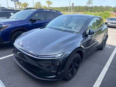 Used 2026 Tesla Model Y 2WD image 2