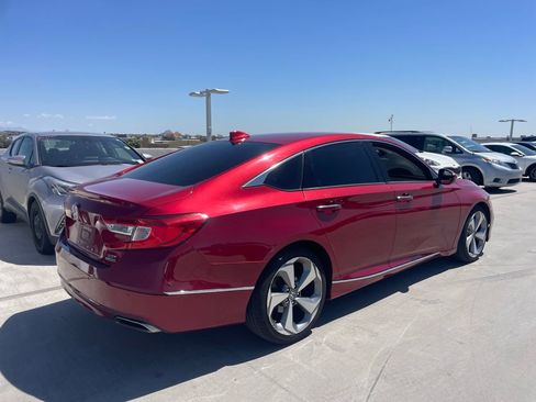 Used 2018 Honda Accord Touring image 3
