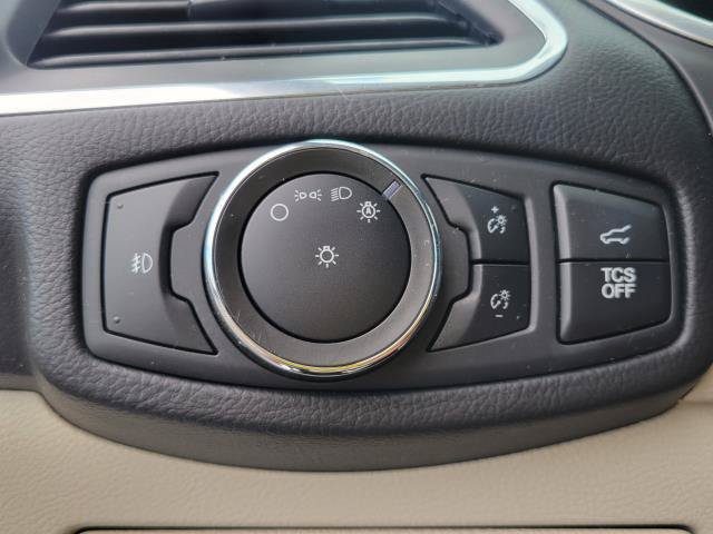 Used 2020 Ford Edge Titanium w/ Equipment Group 301A AWD/4WD image 8