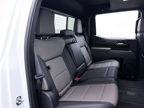 Used 2023 Chevrolet Silverado 1500 ZR2 w/ Technology Package AWD/4WD image 40
