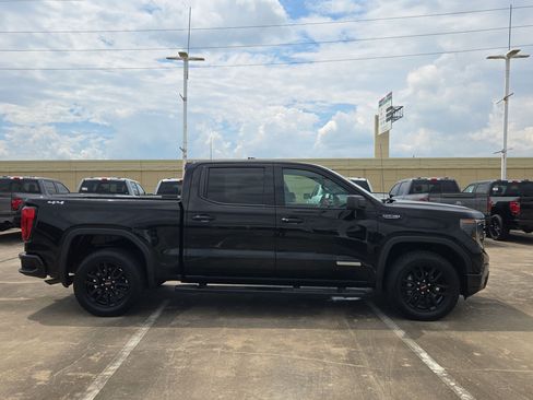 Used 2022 GMC Sierra 1500 Elevation w/ LPO, Elevation Black Package AWD/4WD image 2