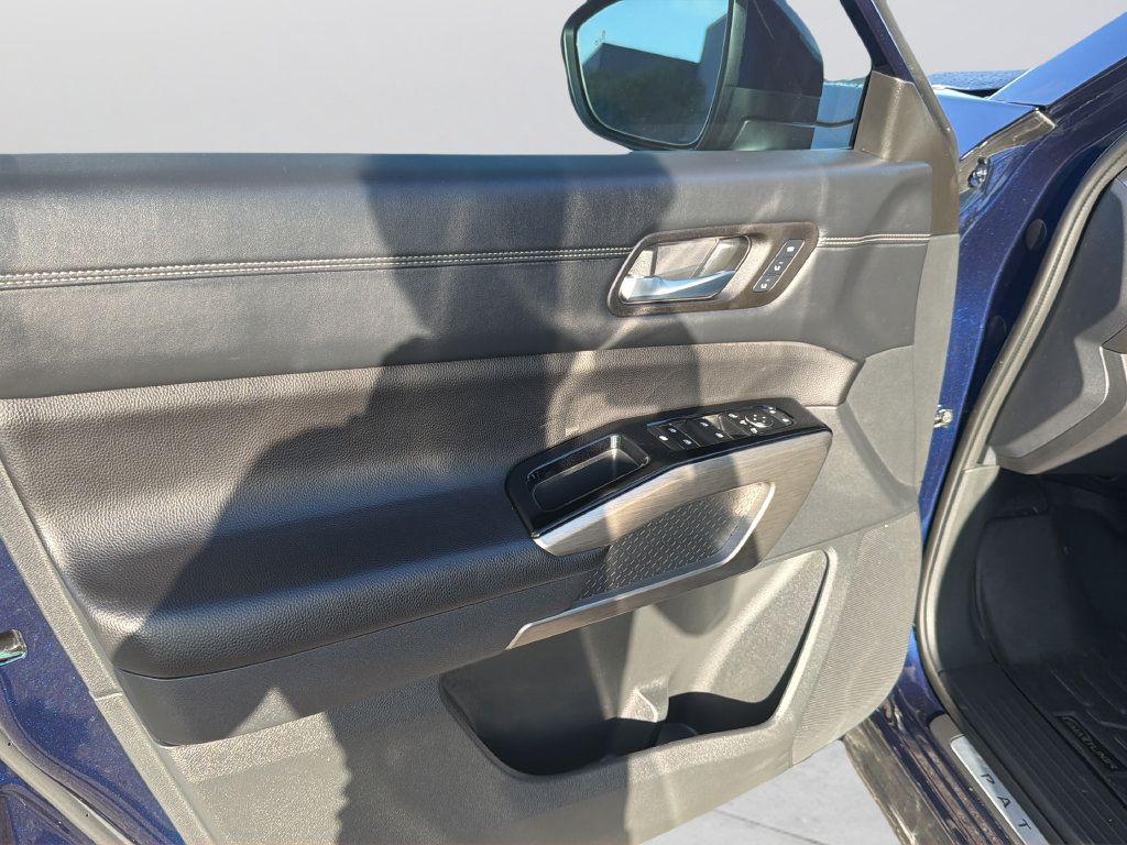 Used 2023 Nissan Pathfinder Platinum w/ Cargo Package AWD/4WD image 19