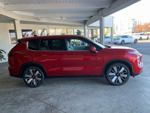 New 2026 Mitsubishi Outlander SE image 2