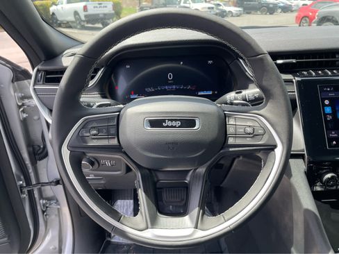 New 2025 Jeep Grand Cherokee L Laredo w/ Luxury Tech Group I image 21