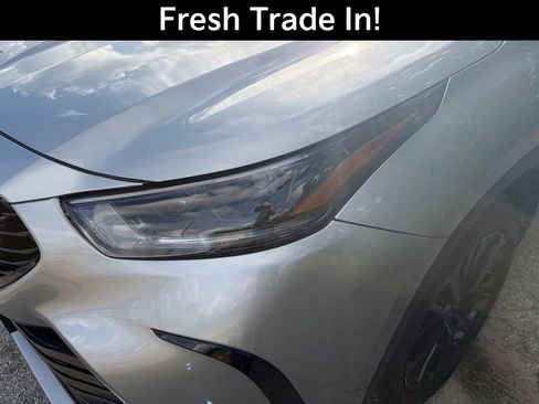 Used 2024 Toyota Highlander XSE FWD image 4