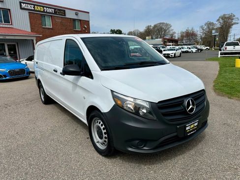 Used 2023 Mercedes-Benz Metris image 3
