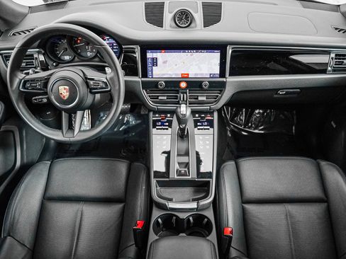 Certified 2025 Porsche Macan AWD/4WD image 15