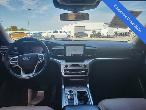 Used 2021 Ford Explorer XLT w/ Equipment Group 202A RWD image 4