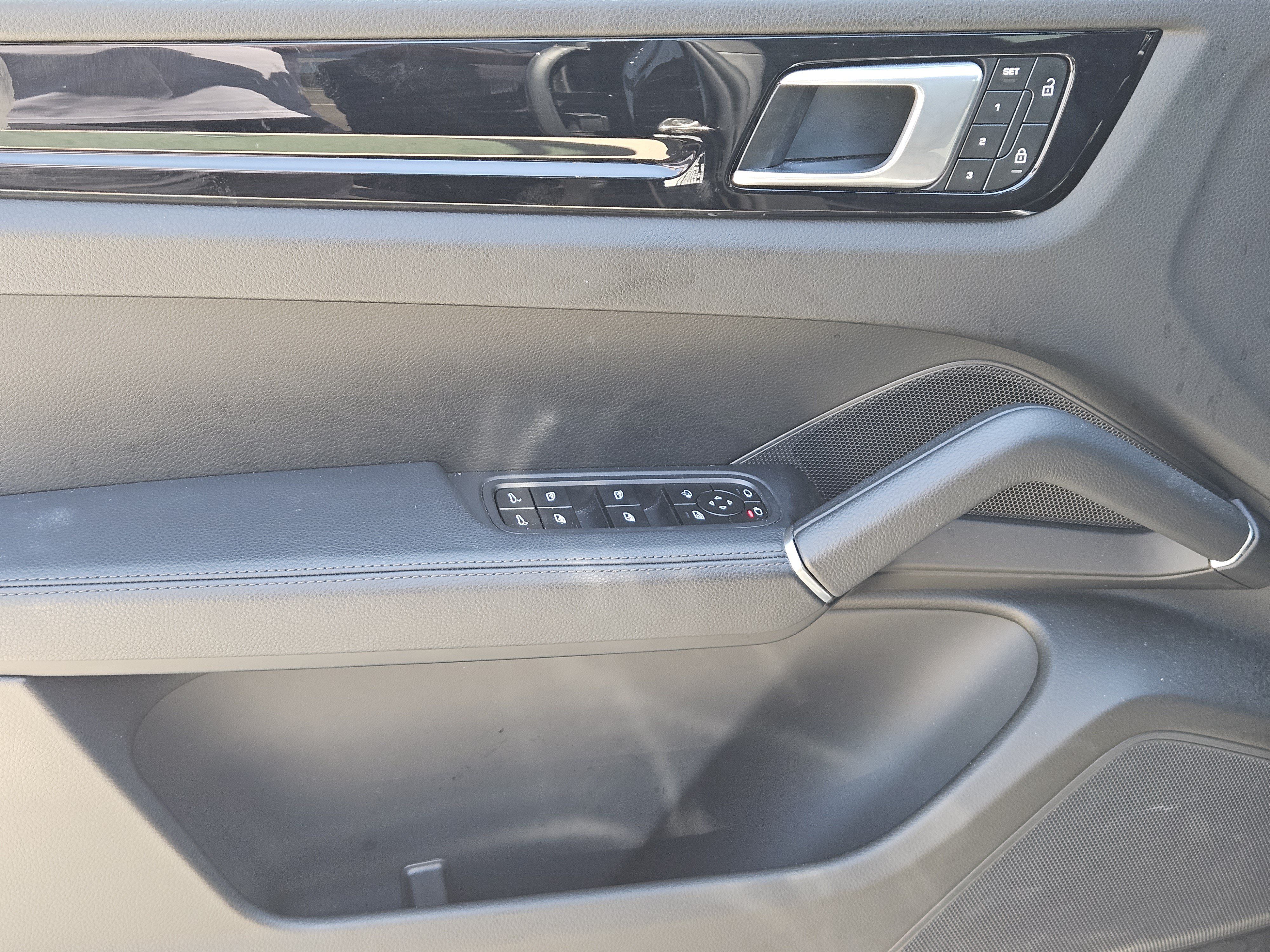 Certified 2023 Porsche Cayenne Coupe AWD/4WD image 22