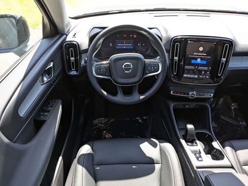 Used 2026 Volvo XC40 B5 Core AWD/4WD image 17