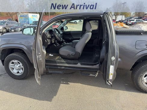 Used 2022 Toyota Tacoma SR image 7