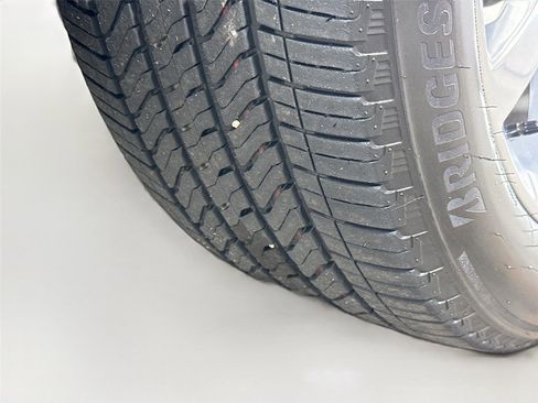 Used 2024 Cadillac Escalade ESV Premium Luxury image 35