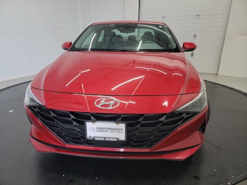 Used 2023 Hyundai Elantra SEL w/ Convenience Package FWD image 2