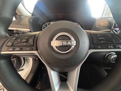 Used 2025 Nissan Altima 2.5 SV FWD image 29