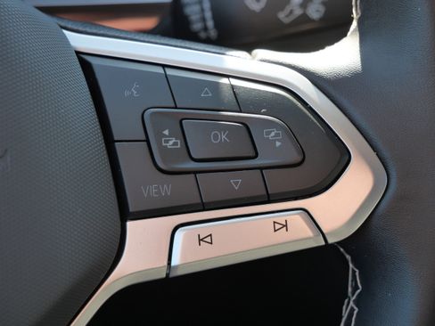 Certified 2024 Volkswagen Tiguan SE w/ Panoramic Sunroof Package FWD image 31