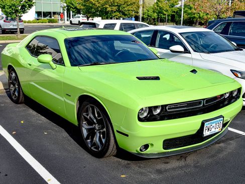 Used 2015 Dodge Challenger R/T Plus RWD image 3