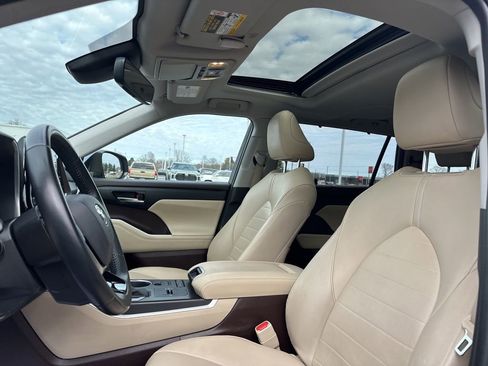 Certified 2020 Toyota Highlander XLE image 26