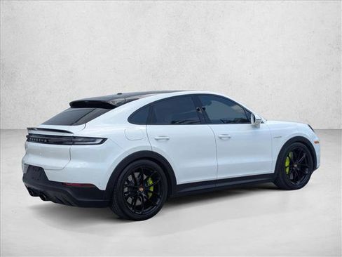 Used 2024 Porsche Cayenne Turbo AWD/4WD image 5