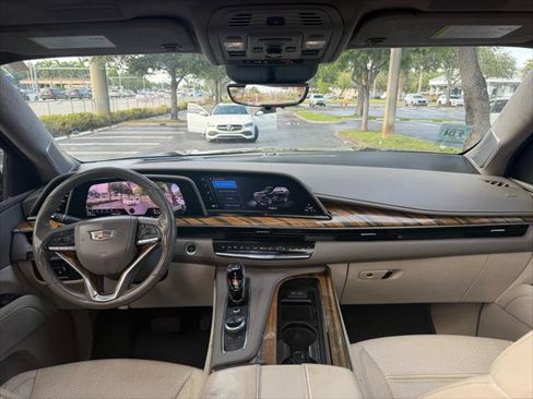 Used 2021 Cadillac Escalade ESV Premium Luxury Platinum AWD/4WD image 22