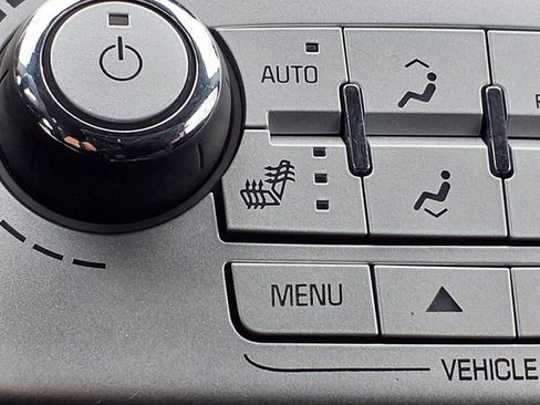 Used 2017 Chevrolet Equinox Premier image 3