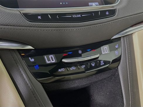 Used 2018 Cadillac XT5 Premium Luxury image 14