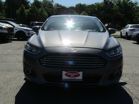 Used 2013 Ford Fusion SE FWD image 2