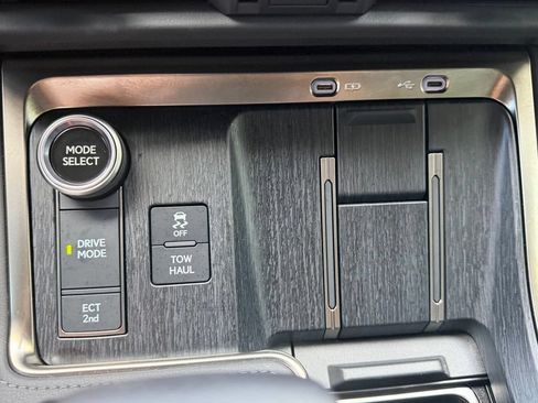 Used 2025 Lexus GX 550 w/ Cold Area Package AWD/4WD image 29