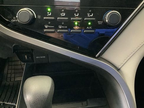 Used 2018 Toyota Camry LE image 29