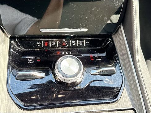 Used 2024 Jeep Wagoneer L Series III w/ Flexible Seating Group image 18