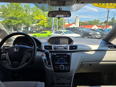 Used 2016 Honda Odyssey SE image 3