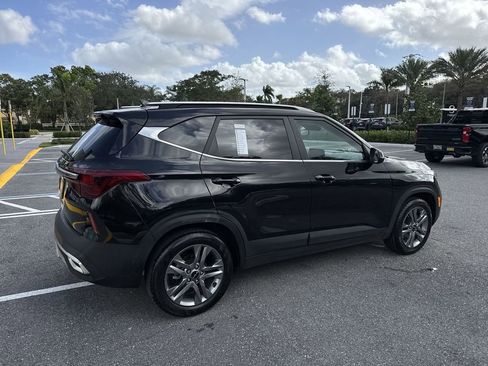 Used 2023 Kia Seltos S image 5