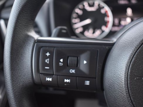 Used 2024 Nissan Rogue SV image 32